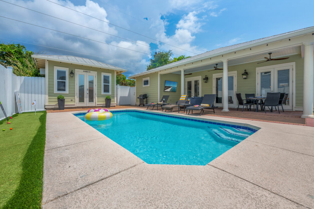 The pool and the house